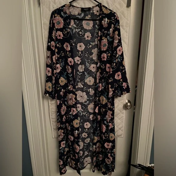Aakaa Floral Kimono - Picture 2 of 4